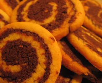 Suklaa-appelsiinihyrrä -keksit