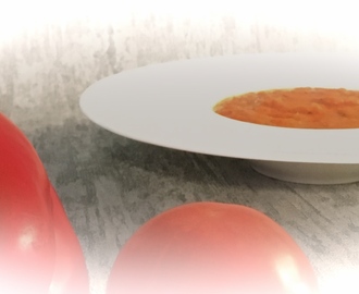 Italialaisen illan avaus: paahdettu tomaattikeitto (ynnä DIY-jäätelö, joka on tekemisensä väärti ja sinänsä siis poikkeuksellinen)