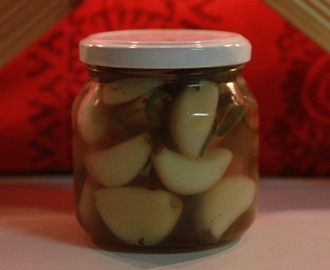 Rosemary Garlic In a Jar (Rosmariinikynsiä purkissa)