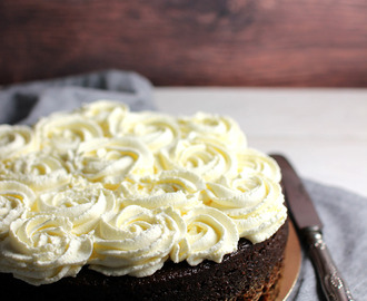 Mocha cake with mascarpone frosting