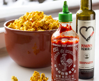 Sriracha popcorn