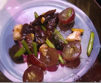 Aditya Balin luumu-mozzarella-parsasalaatti