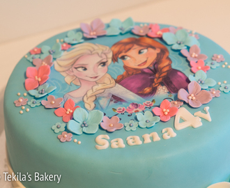 Elsa ja Anna Frozen täytekakku