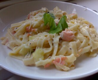 Terävähampainen hai-pasta (eli lohipasta)