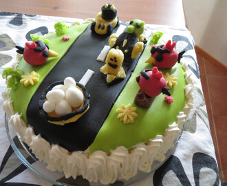Kilpa-ajo, Angry Birds-kakku