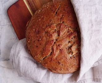 Ruispataleipä | Rye bread made in Dutch oven