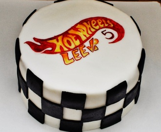 Leevin 5v. Hot Wheels kakku