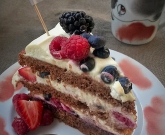 Marjainen naked cake