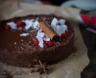 Joulua odottaessa voi herkutella hyvin – raw chocolate tart