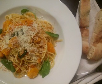 Kurpitsa-salviaspagetti/Pumpkin and Sage Spaghetti