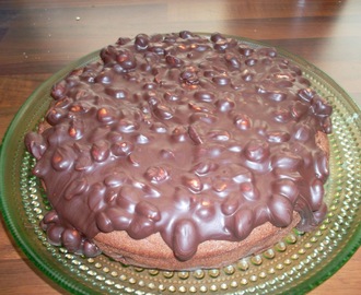 Maapähkinä-suklaakakku