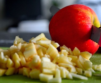 Pienet omenapiirakat kaneli-mascarponetäytteellä