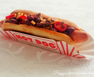 Chili hot dog
