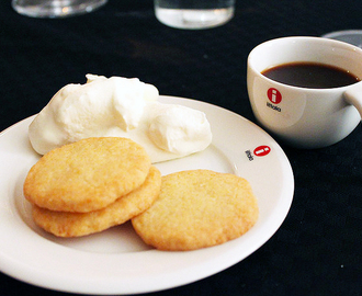 Bussola-keksit ja mascarponevaahto | Bussola biscuits with mascarpone cream