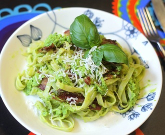 Pasta hernepestolla ja pekonilla