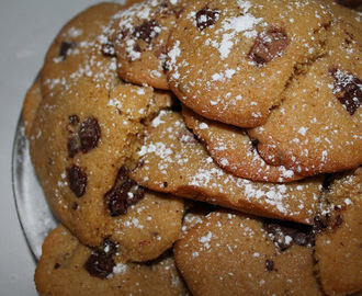 Suklaakeksit eli "Chocolate chip cookies"