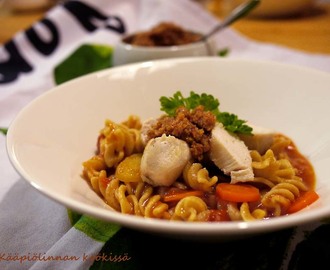 Homemade chicken soup, can I have another bowl? - kotoinen pastakeitto broilerin ja peston kera