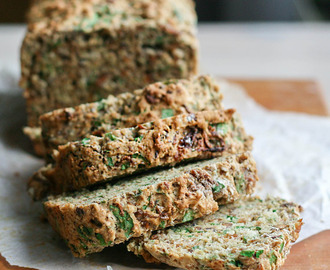 Pinaattileipä karamellisoidulla sipulilla | Spinach bread with caramelized onions