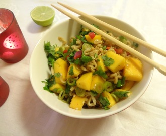 Asiatisk nudelsalat med mango ♫