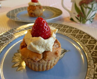 Glutenfrie og sukkerfrie veganske jordbær muffins