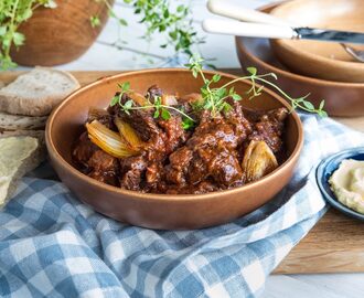 Slik lager du den greske kjøttgryten stifado