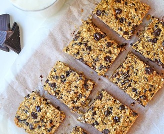 Sunne havrebarer med peanøttsmør og mørk sjokolade