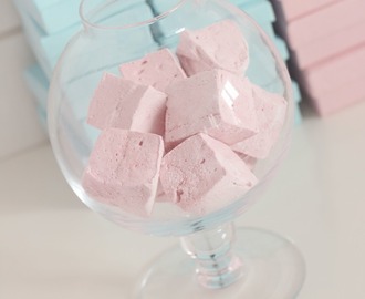 Super soft and delicious raspberry marshmallows