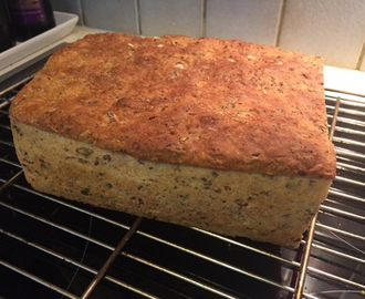 BRØD BAKT MED SPELT