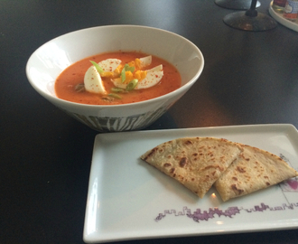 Tomatsuppe med egg, tacoboller og gratinerte speltlomper