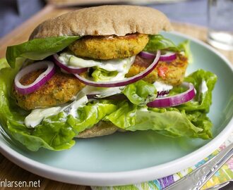 Falafel i fullkorn pitabrød med tzatziki