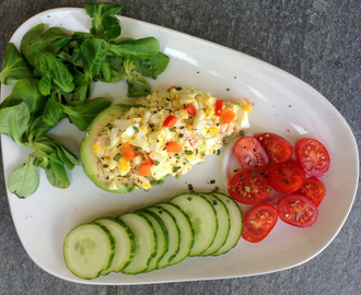 Fylt avokado med eggesalat