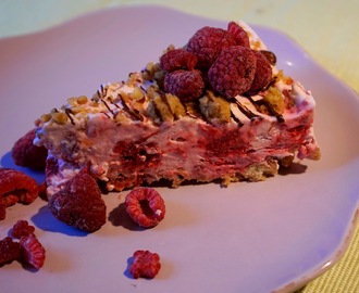 Frozen Bringebær-Crumble Cake