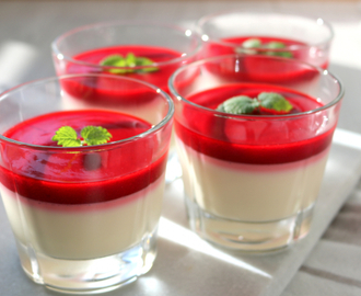 Panna Cotta med bringebærsaus