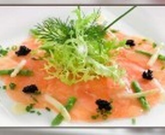 Laksecarpaccio med lime & chilidressing