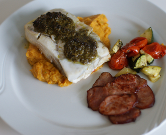 Fiske-tirsdag oppskrift: Sei med pesto, bacon og søtpotetpurré.