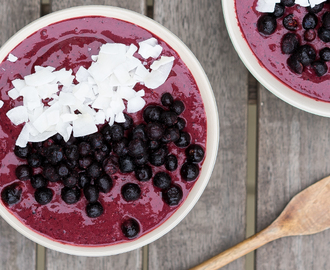 SMOOTHIE MED MANDELMELK OG BLÅBÆR