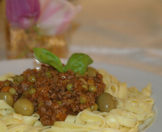 Pasta med italiensk inspirert kjøttsaus