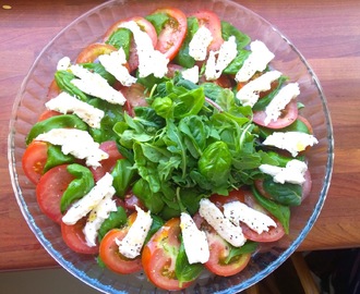 Tomatsalat med oljeeddike vinaigrette