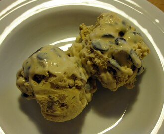 Dobbel cookie dough-iskrem.