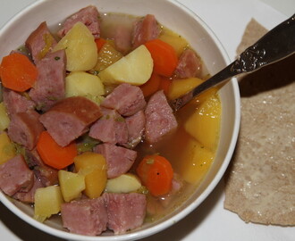 Grønnsakssuppe med pølse