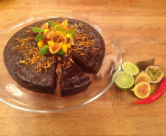 Sjokoladekake med chili og eksotisk fruktsalat!