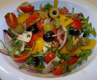 Pestomarinerte Oliven i salat
