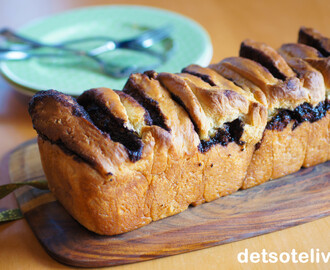 Stablebrød med sjokolade og valnøtter (Chocolate Walnut Pull-Apart Bread)