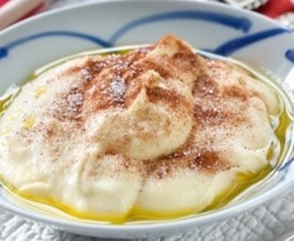 Traditional Norwegian Cream Porridge / Fløtegrøt