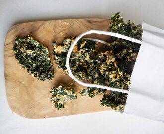 Vegan cheese flavored kale chips