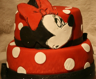 stablet minni mus kake i rødt, hvitt og sort