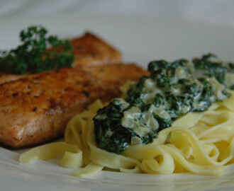 Pannestekt laks med tagliatelle og kremet spinat