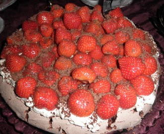 Sjokoladepavlova med jordbær