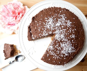 Oppskrift – Chia Chocolate Cake med mandelbunn