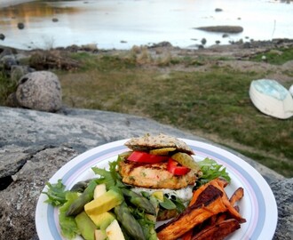 A FISHBURGER BY THE SEA..!